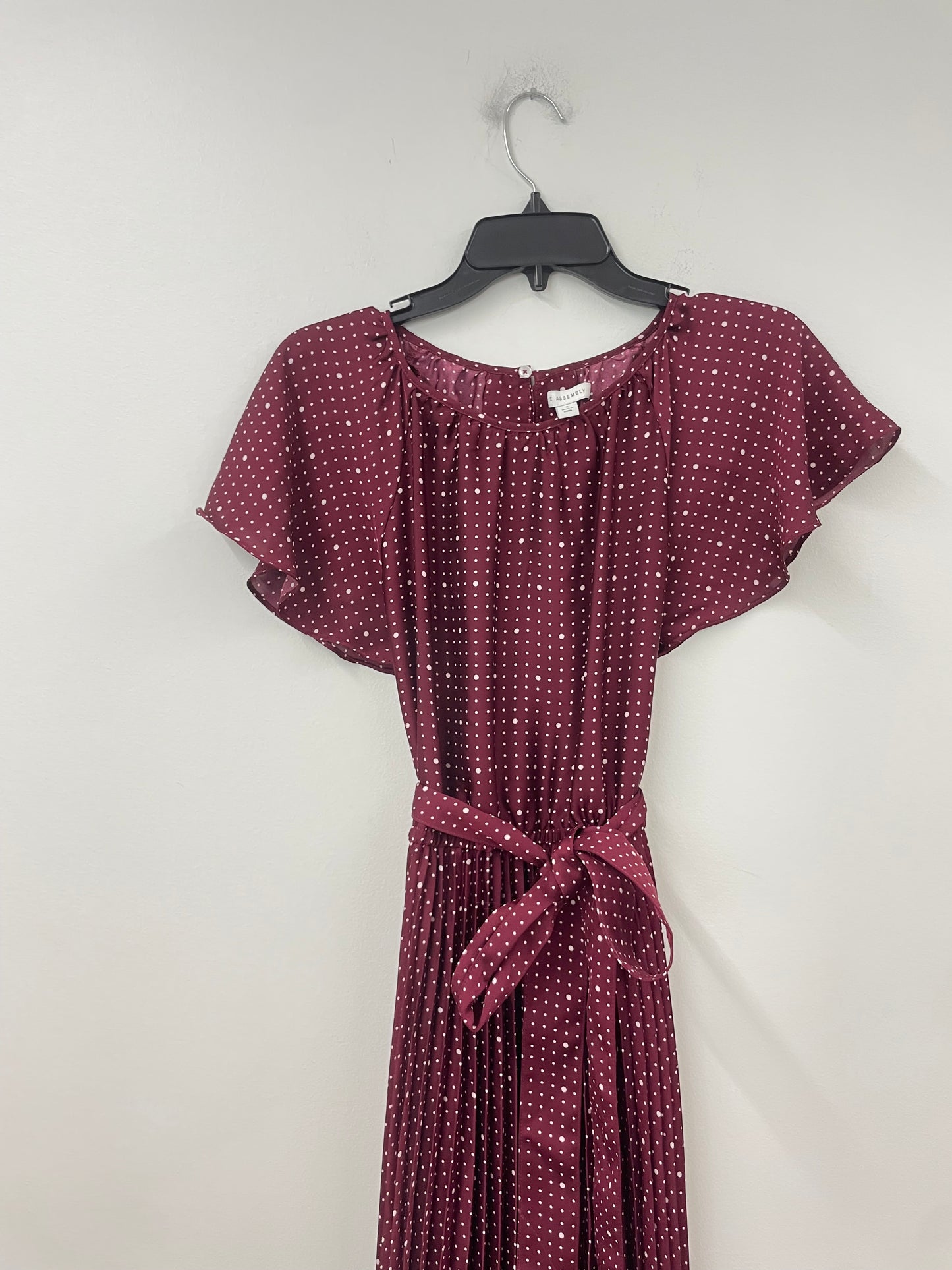 Free Assembly flutter sleeve pleated midi dress Size S / NWT