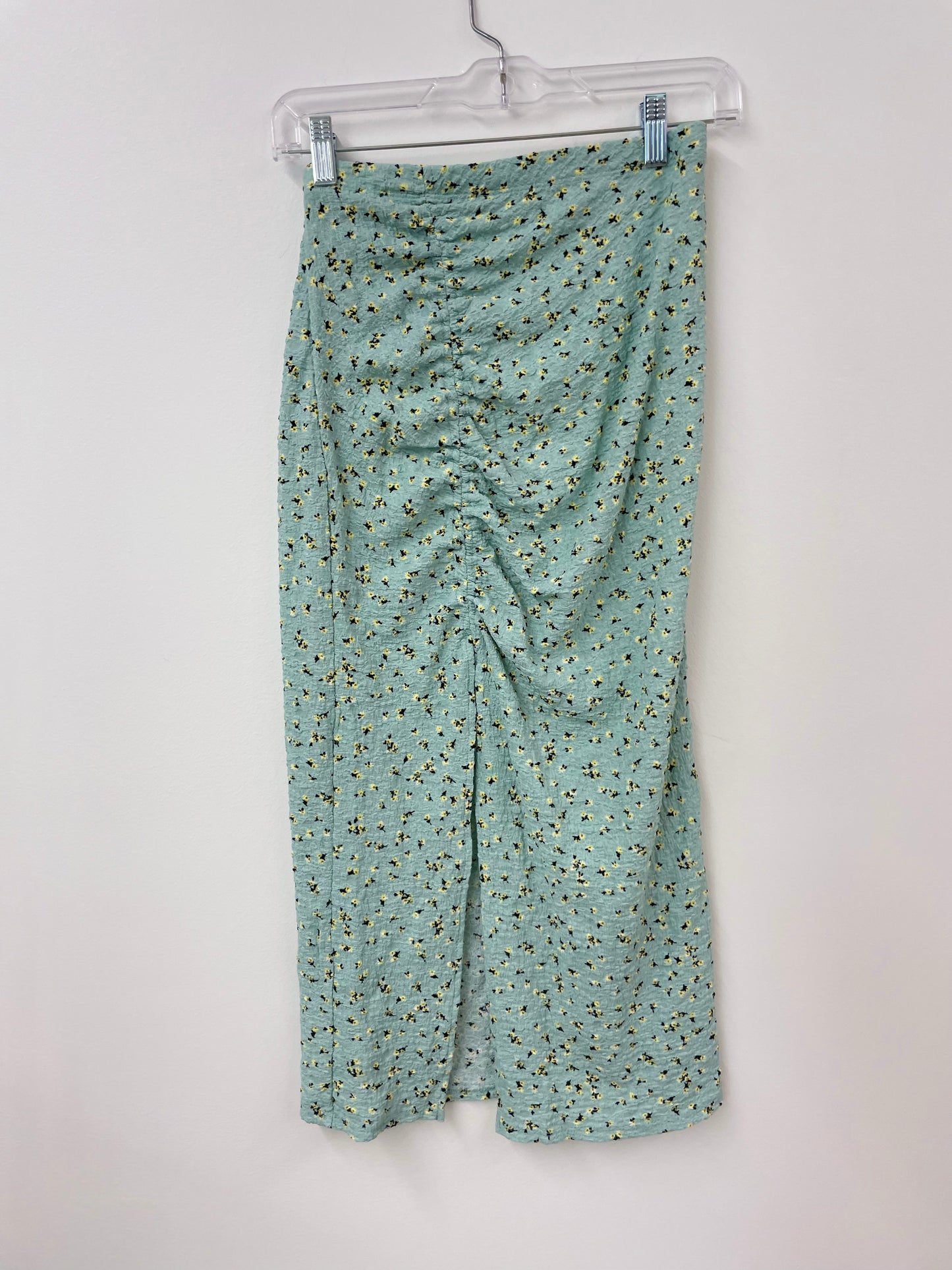 No Boundaries high waisted skirt/crop top set Size M / NWOT