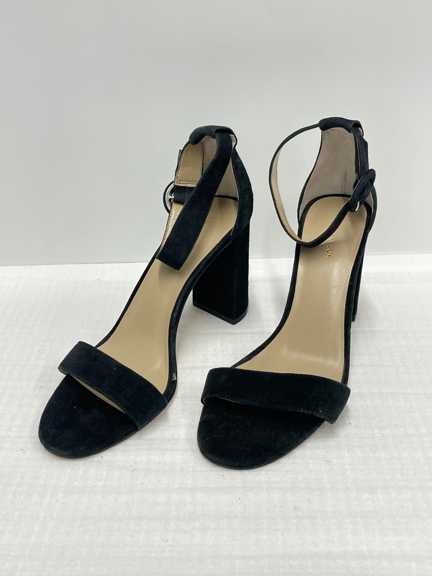 Ann Tayler Leannette Suede Block Heel Sandals Size 7 / EUC
