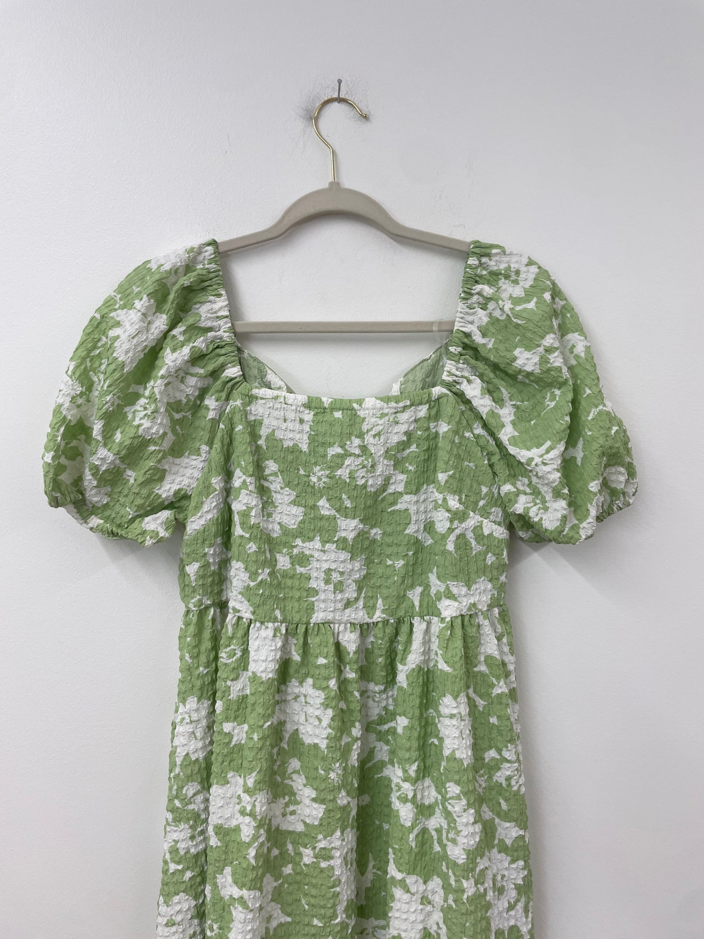 Time and Tru puffed sleeve tie back midi dress Size S / EUC