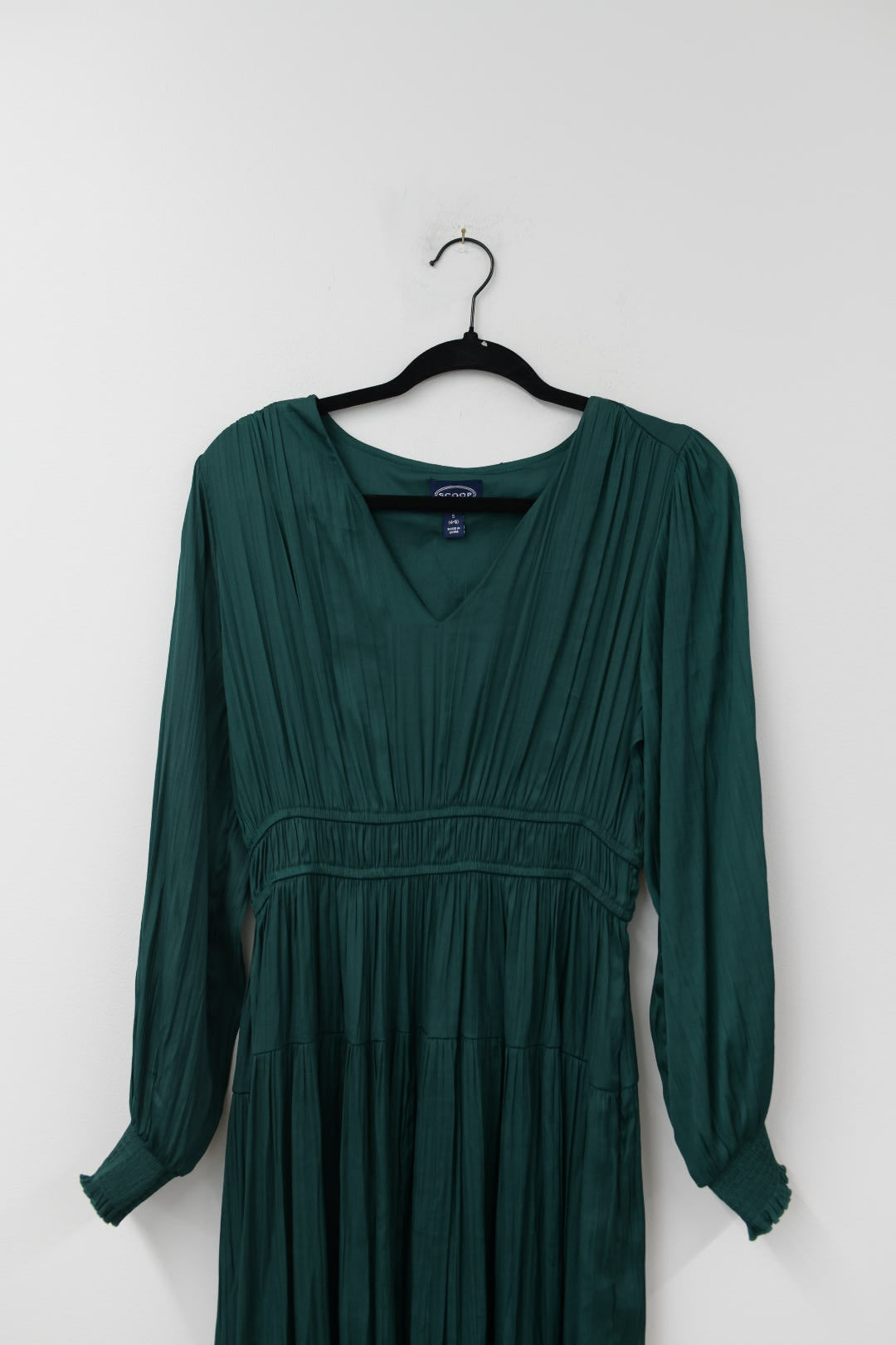Scoop vneck plisse midi dress Size S / EUC