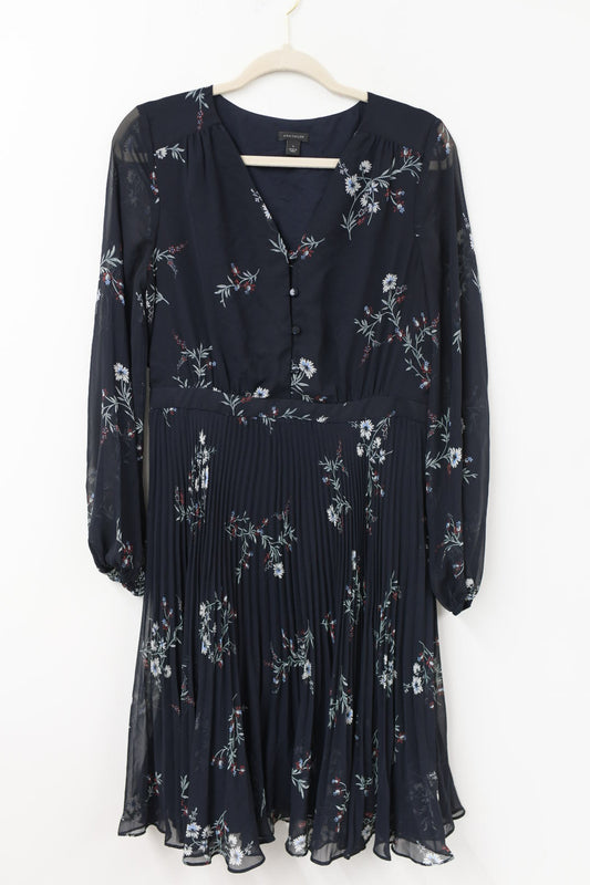 Ann Taylor pleated midi dress Size 6 / EUC