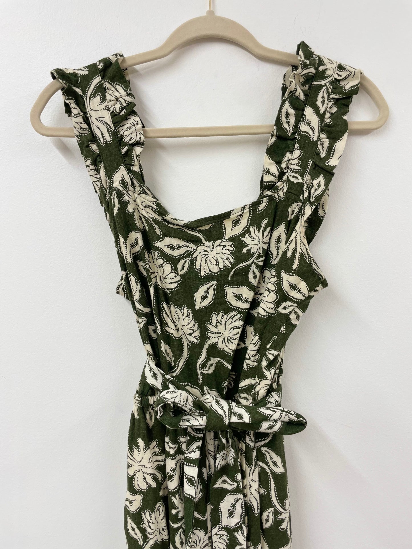 The Get ruffles sleeve jumpsuit Size S / EUC