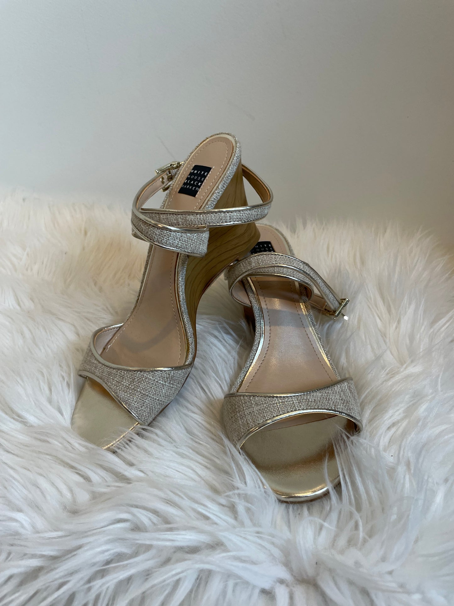 White House Black Market"Kaylee Biscotti" wedge Beige Gold Size 8.5