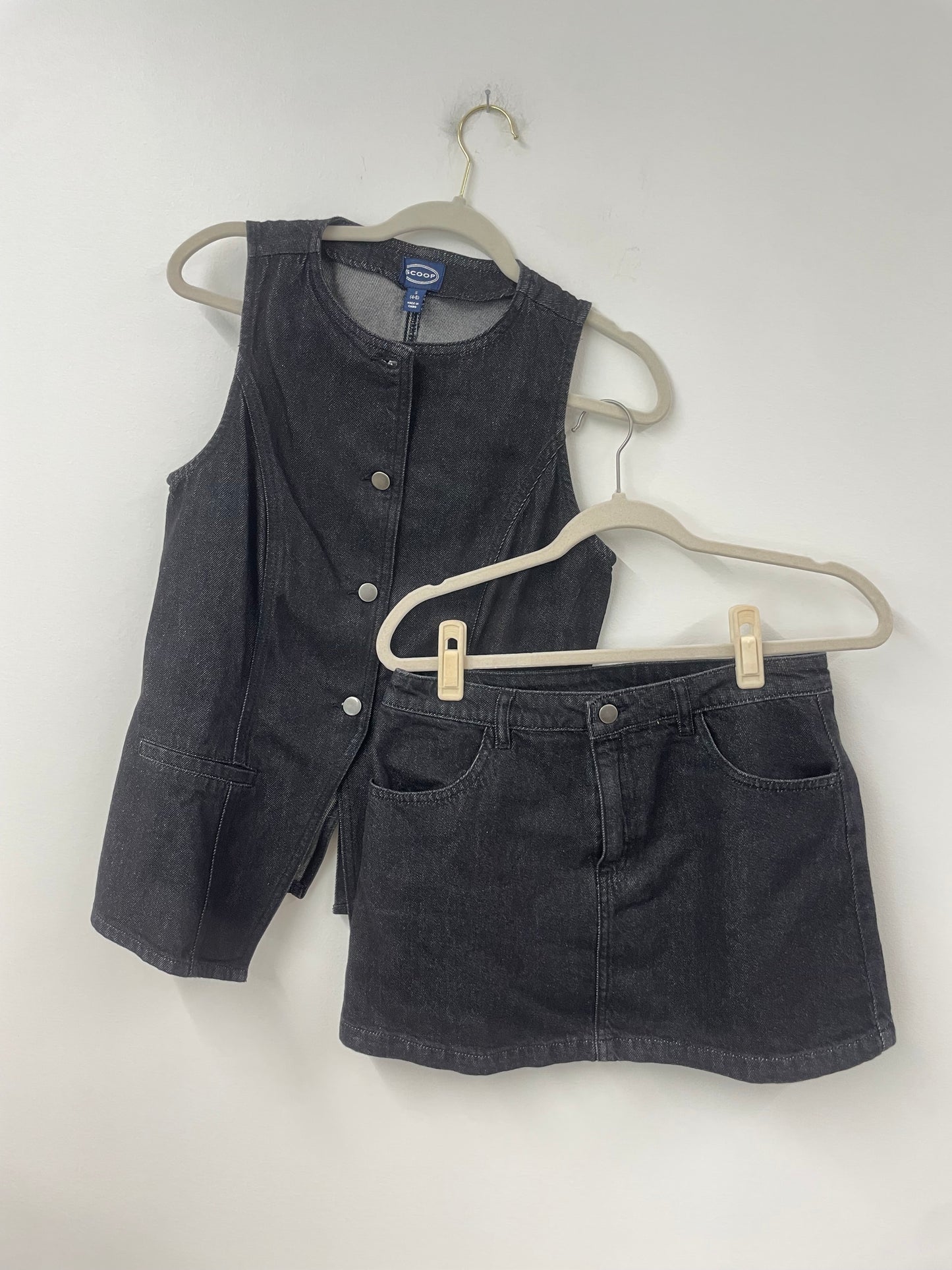 Scoop vest and skirt set Size S / NWT