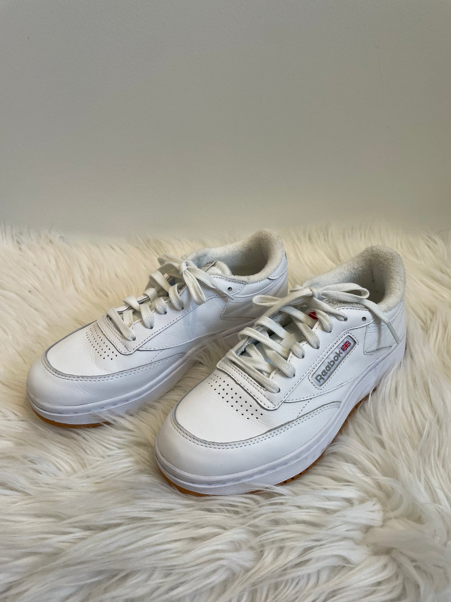 Reebok white sneakers Size 8.5