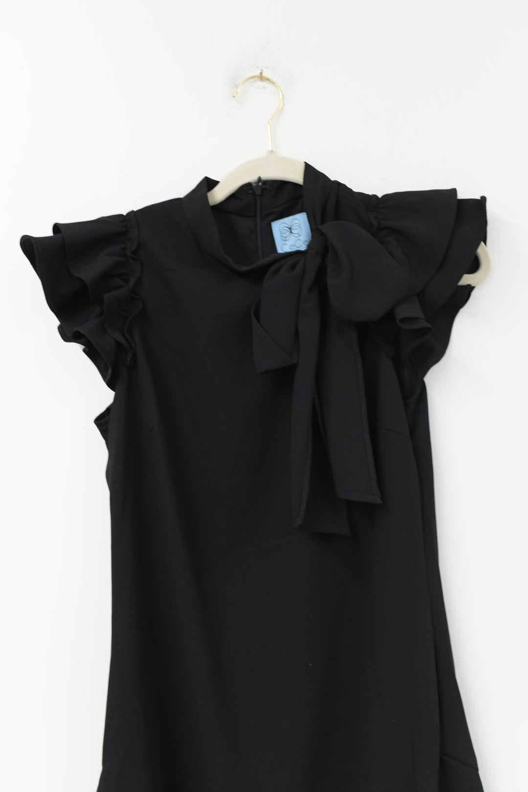 Cece flutter sleeve mini dress Size 4 / EUC
