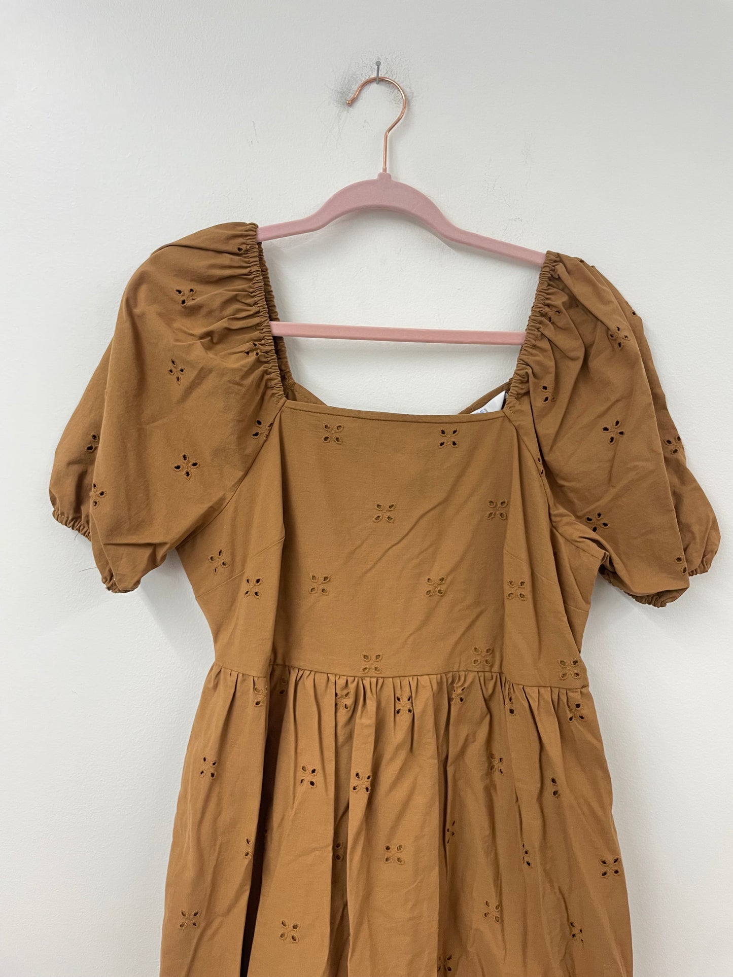 Time and Tru eyelet puffed sleeve tie back midi dress Size S / EUC
