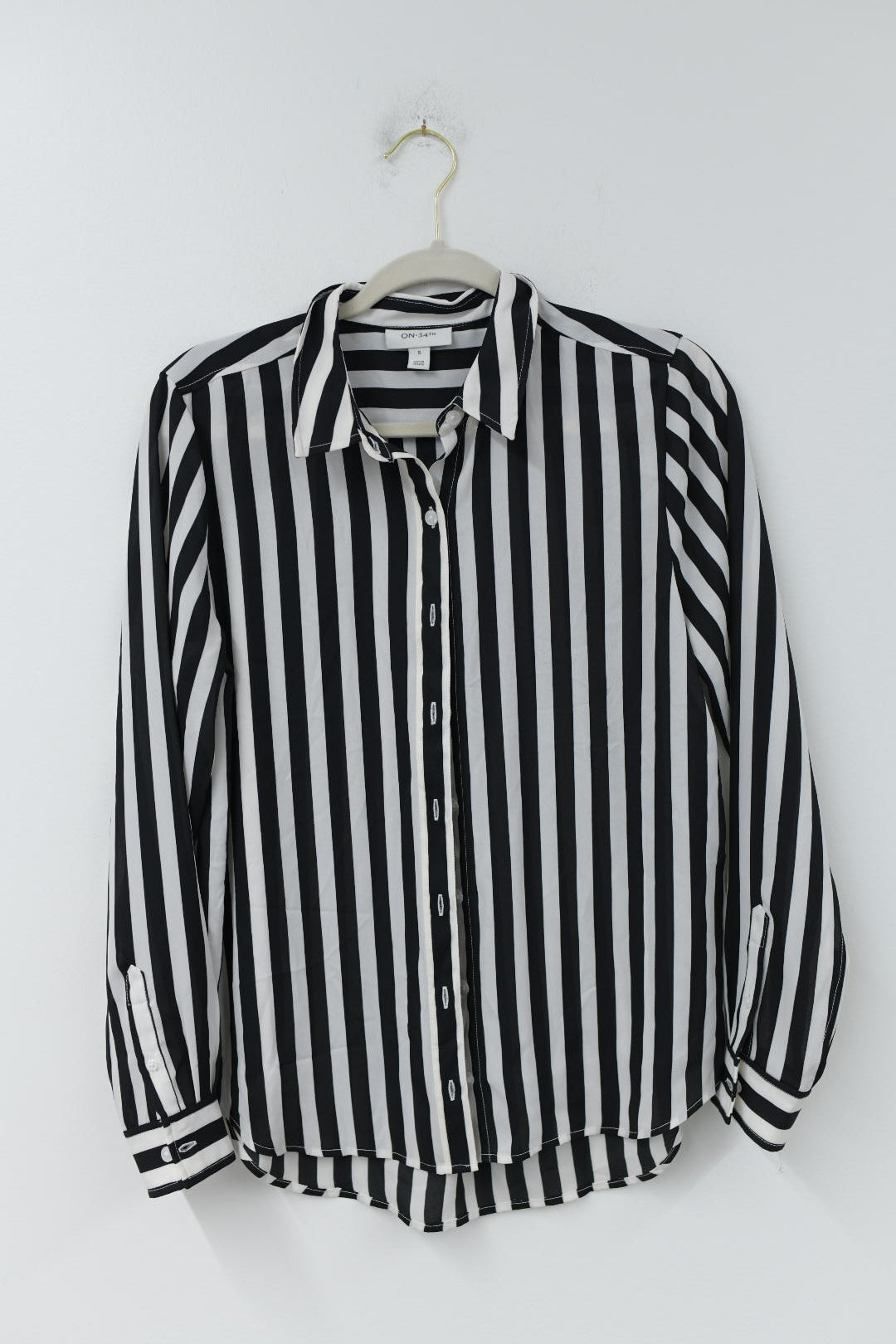 On 34th Street button up blouse Size S / EUC