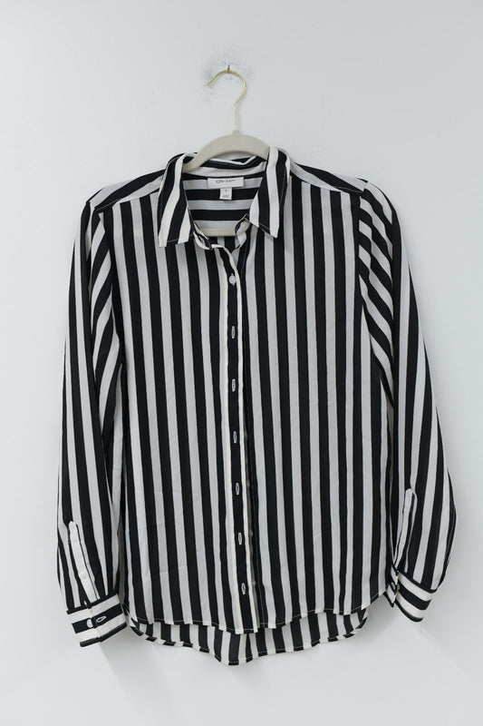 On 34th Street button up blouse Size S / EUC