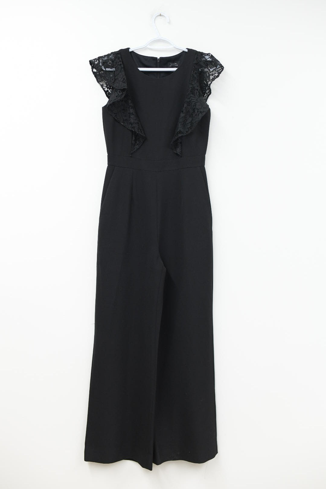 TAHARI sleeveless jumpsuit Size 4 / EUC