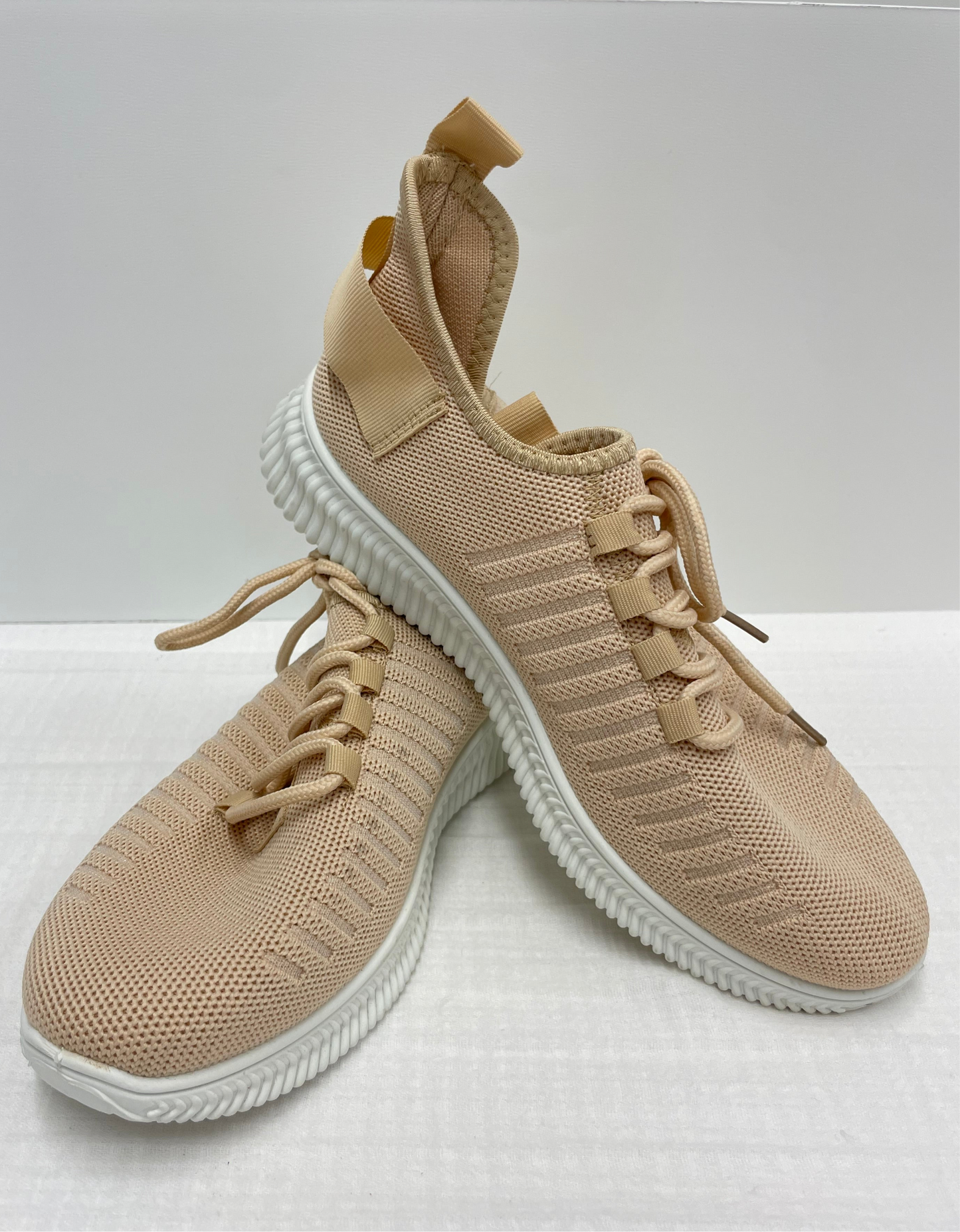 Kendall + Kylie knit sneakers Size 8 / EUC