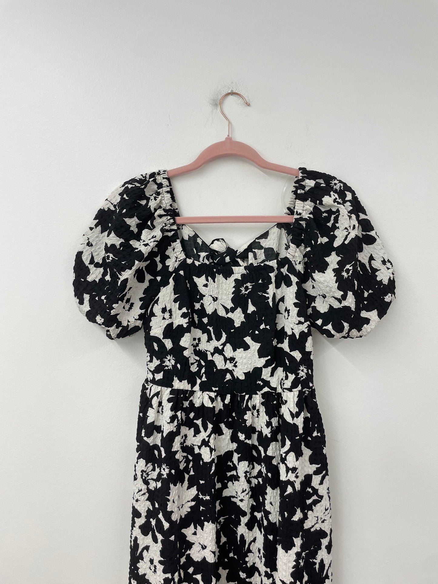 Time and Tru puffed sleeve tie back midi dress Size S / EUC