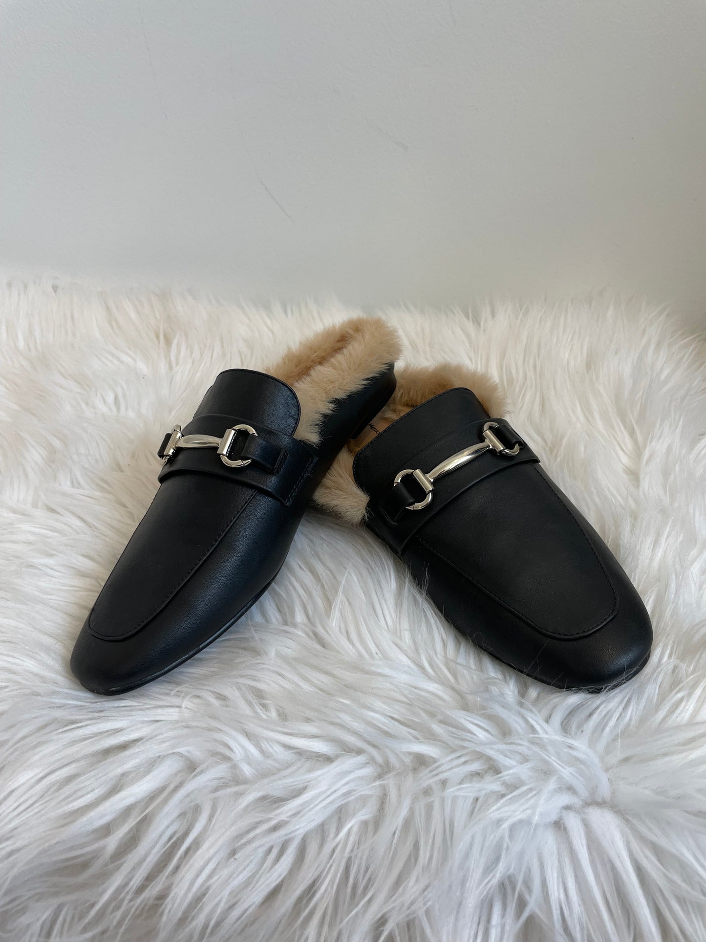 Time and Tru fuzzy slip on Size 9