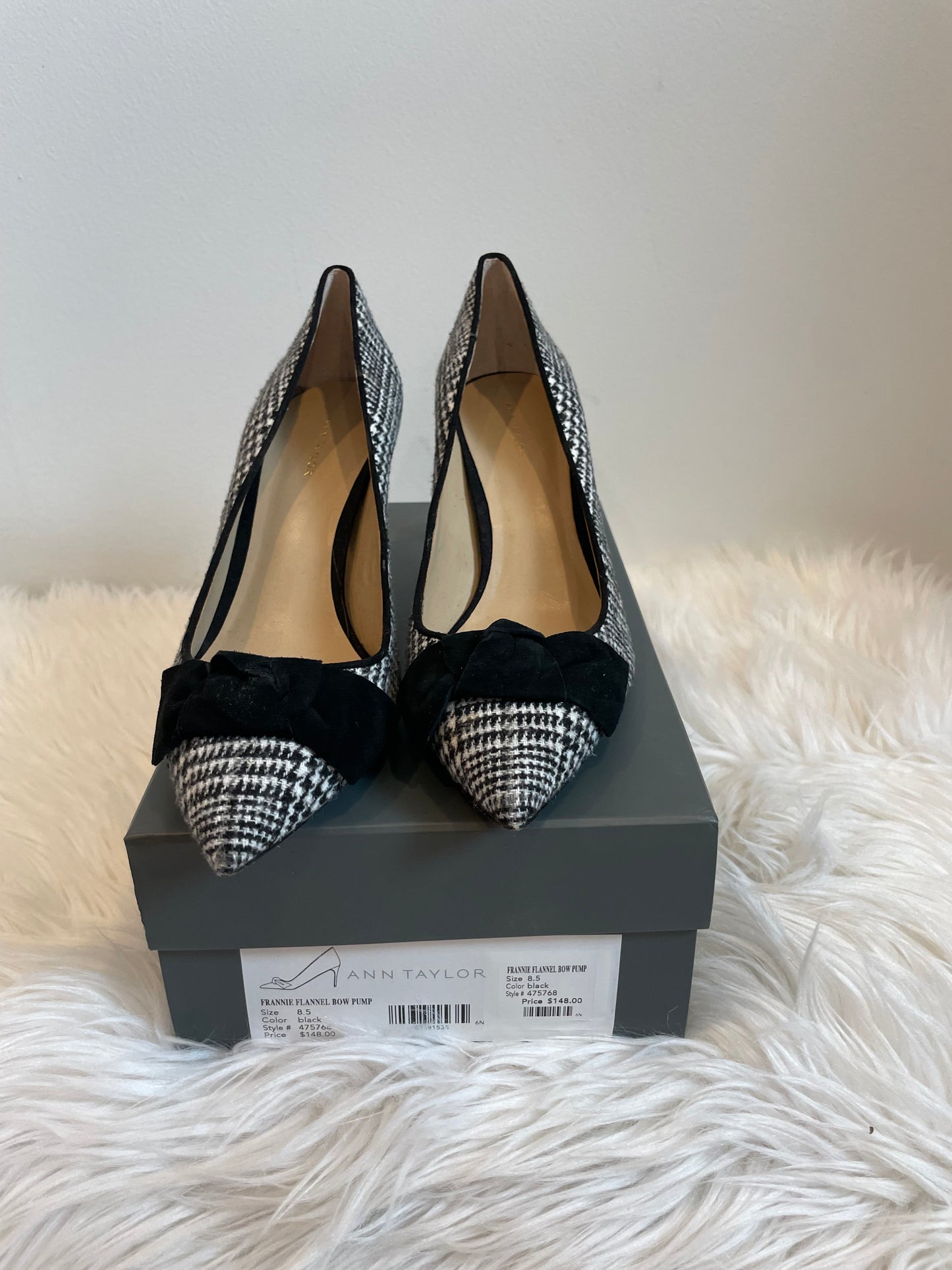 Ann Taylor Frannie Flannel Bow Pumps Size 8.5