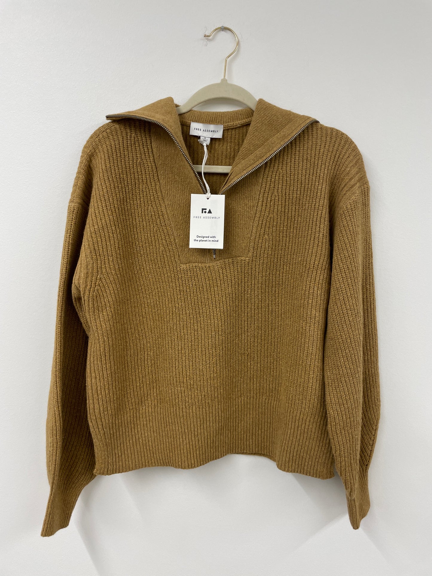 Free Assembly half zip sweater Size S / NWT