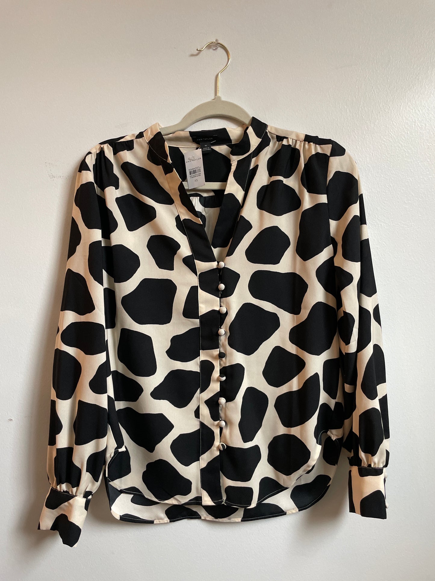 Ann Taylor long sleeve button up blouse \ Size XS \ NWT