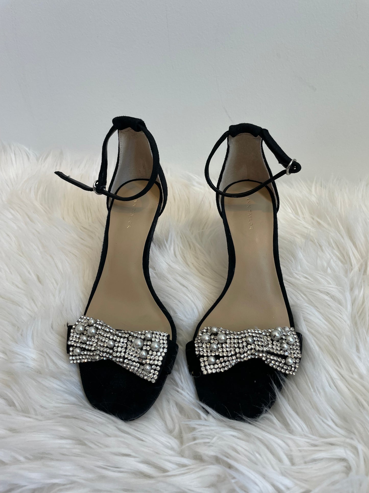 Ann Taylor Reagan Crystal Pearl Bow Black Suede Open Toe Heels Size 7