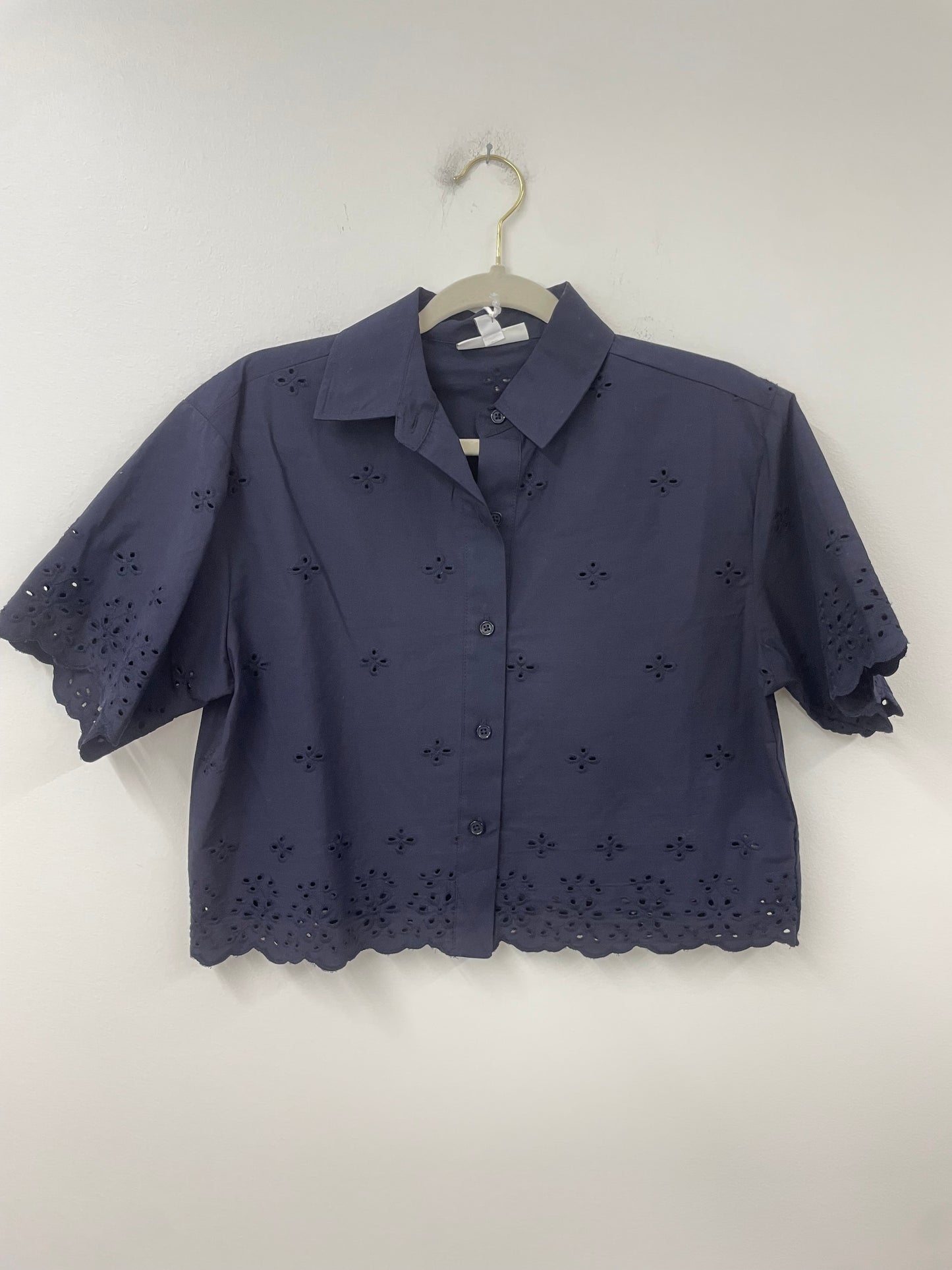 Free Assembly cropped eyelet shirt Size XS fits like a S / NWT