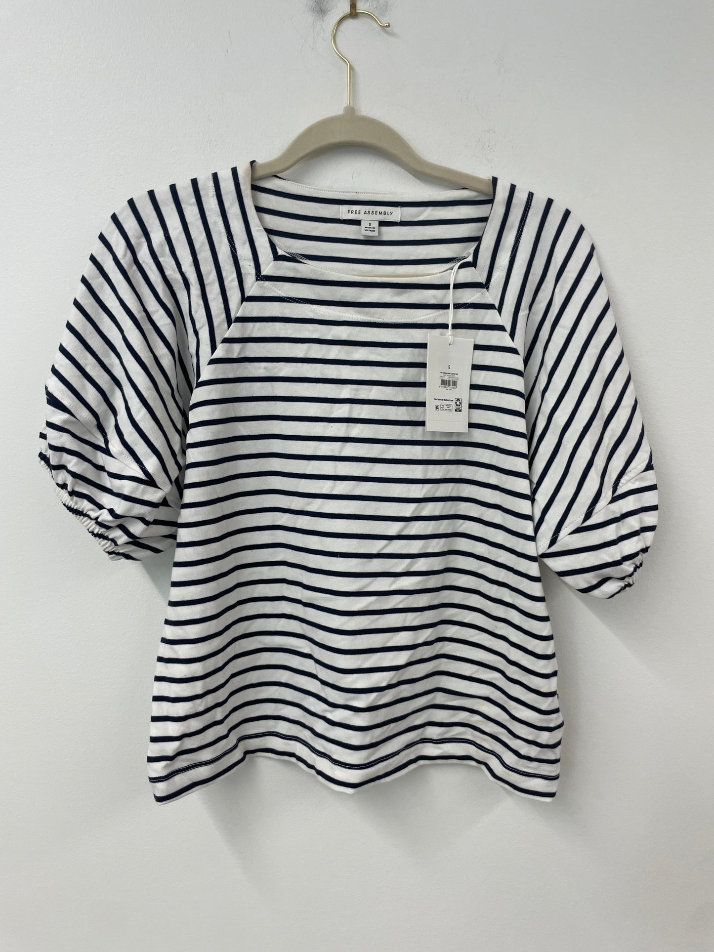 Free Assembly puffed sleeve top Size S / NWT