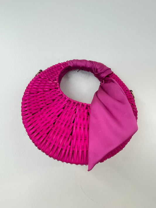 Scoop small straw crescent bag