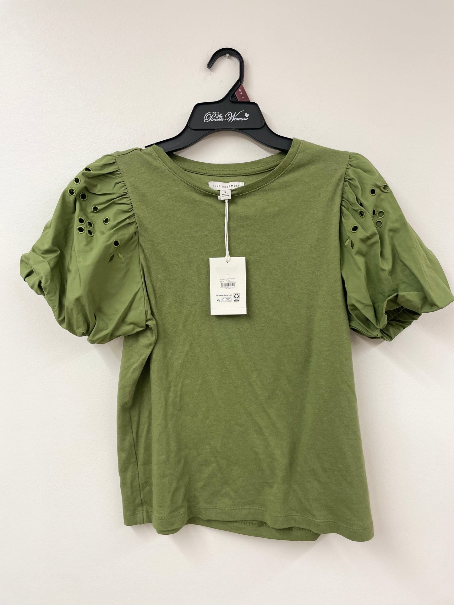 Free Assembly puffed sleeve tee  Size S / NWT