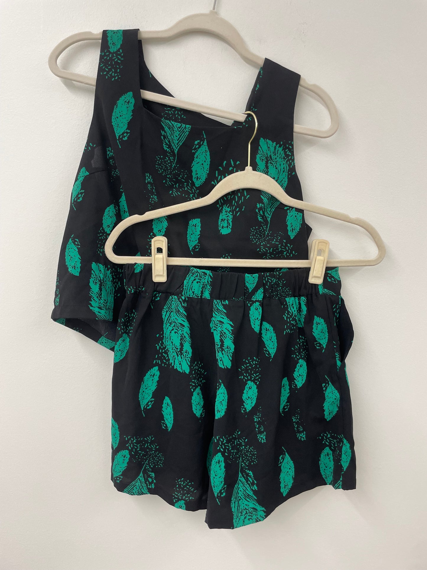 Amazon sleeveless top and shorts size M / NWT
