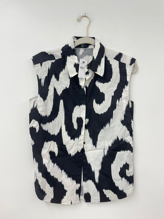 Express tapered sleeveless button up top Size S / NWT
