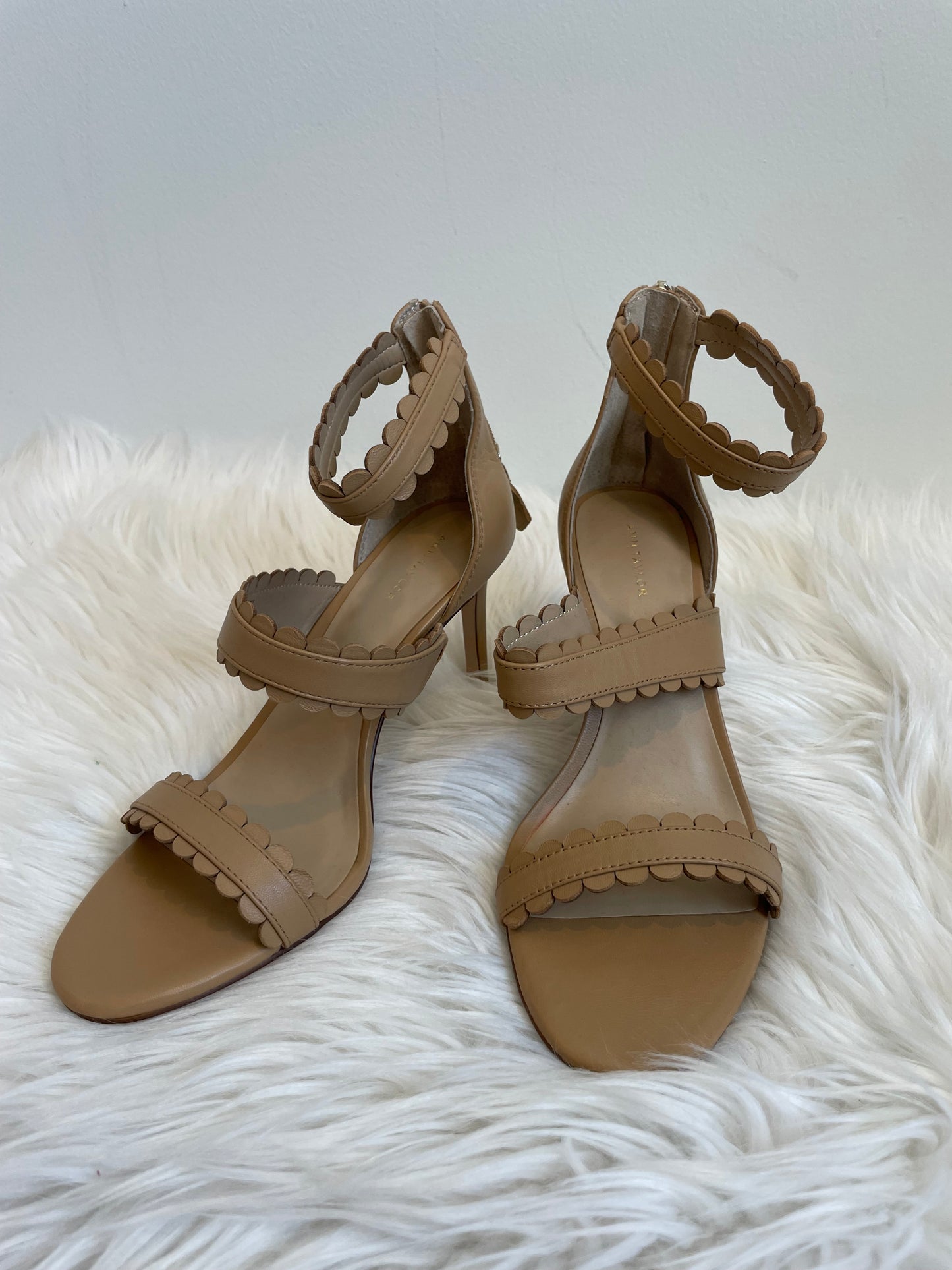 Ann Taylor Raina Scalloped Hebled Sandal Size 8