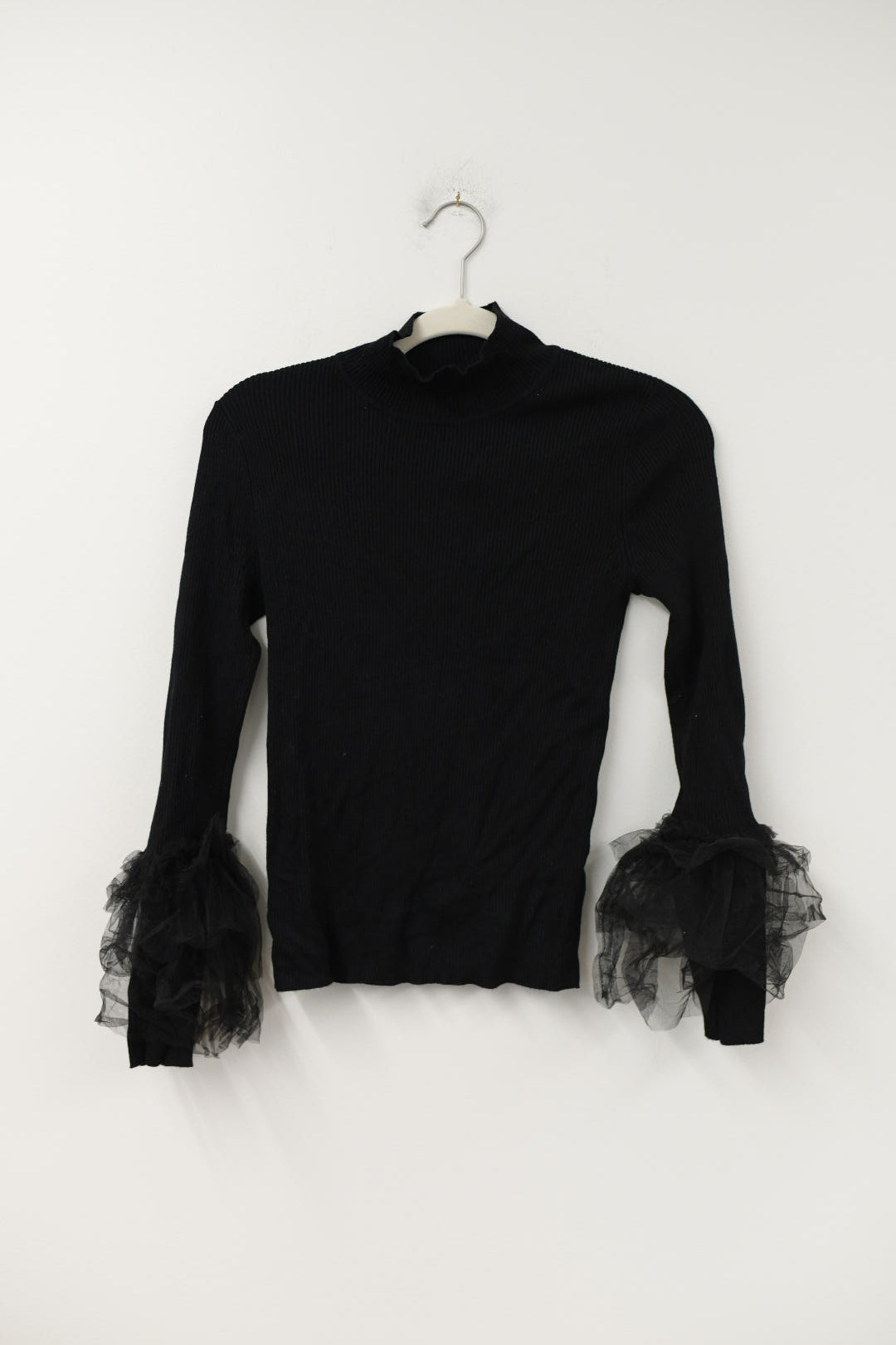 Vince Camuto ribbed sweater with tool ruffle detail  Size XS \ EUC