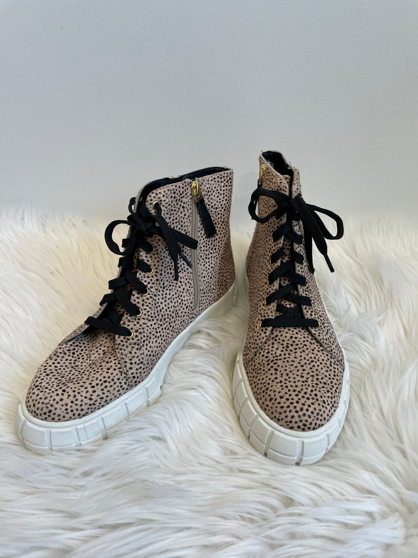 Linea Paola high top leopard print sneakers Size 8.5 new