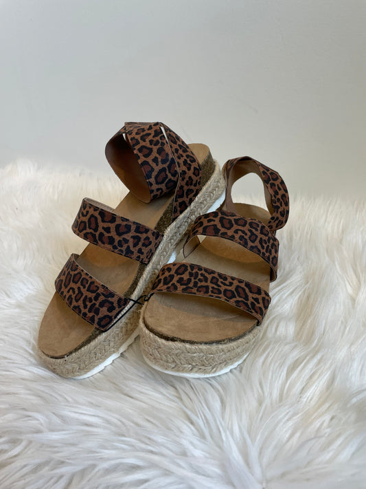 Time and Tru platform sandals Size 7