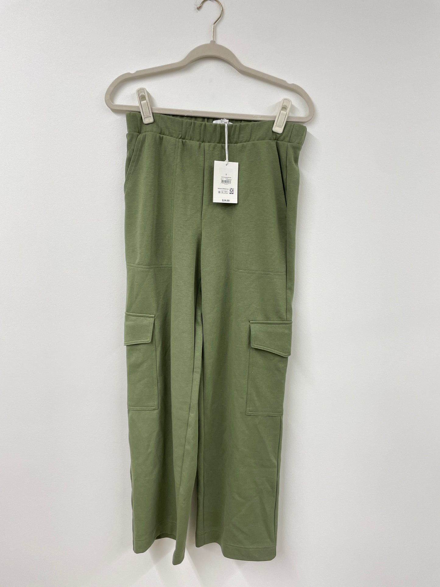 Free Assembly matching pullover sweatshirt & cargo pants Size S
