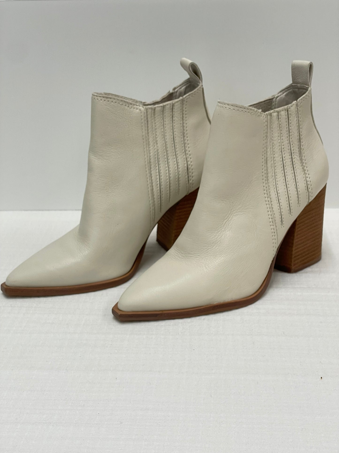 Vince Camuto booties Size 8 / NWOT