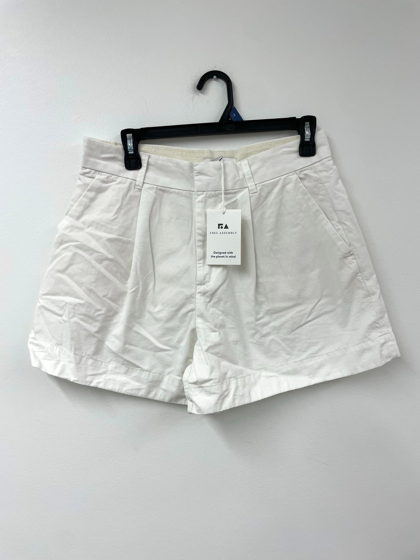 Free Assembly high rise pleated shorts Size 6 /NWT