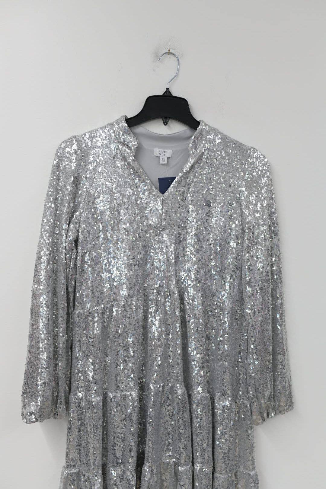Crown & Ivy sequin tiered mini dress Size XS / NWT
