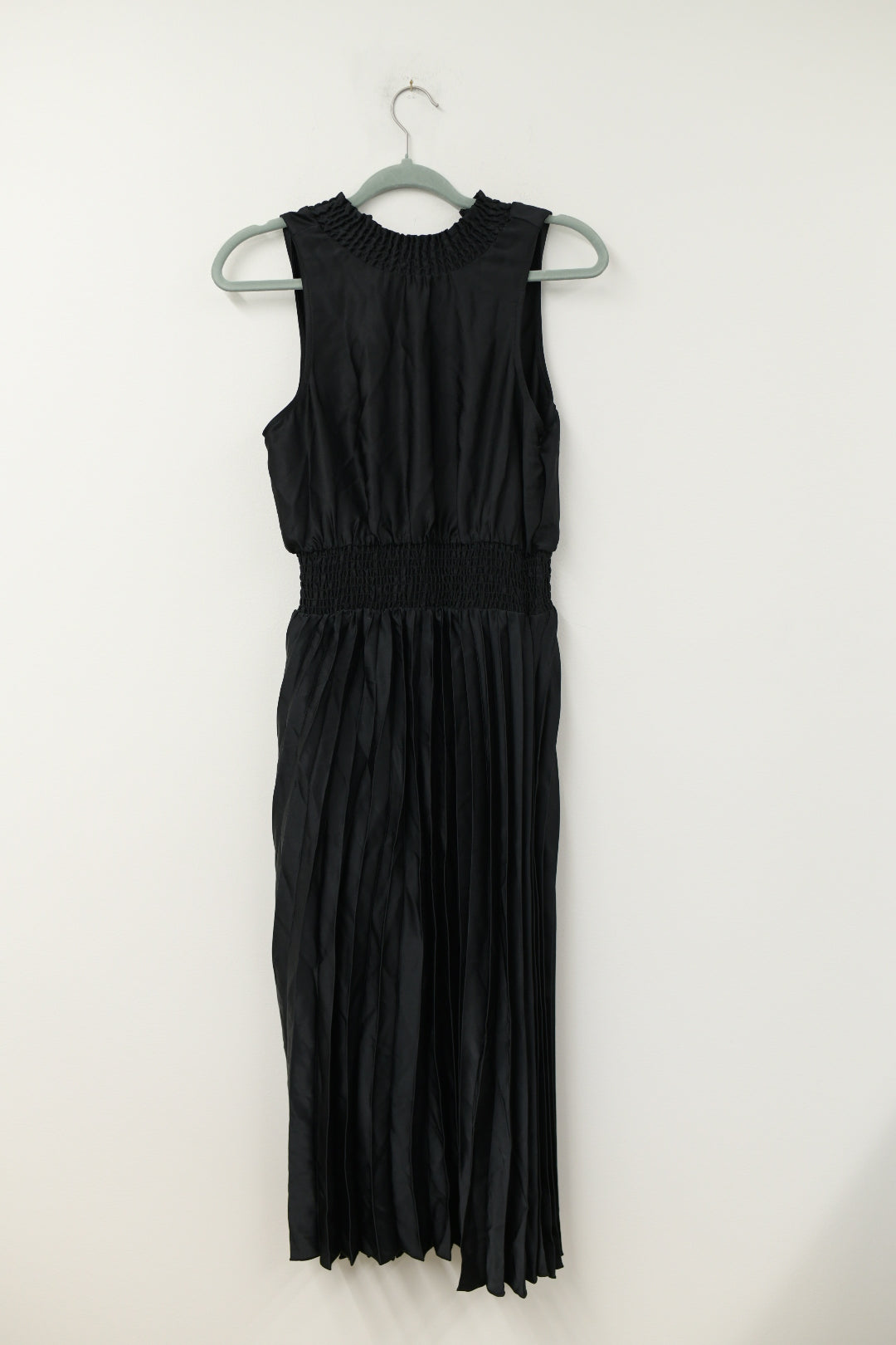 Sofia sleeveless pleated midi dress Size S/NWT