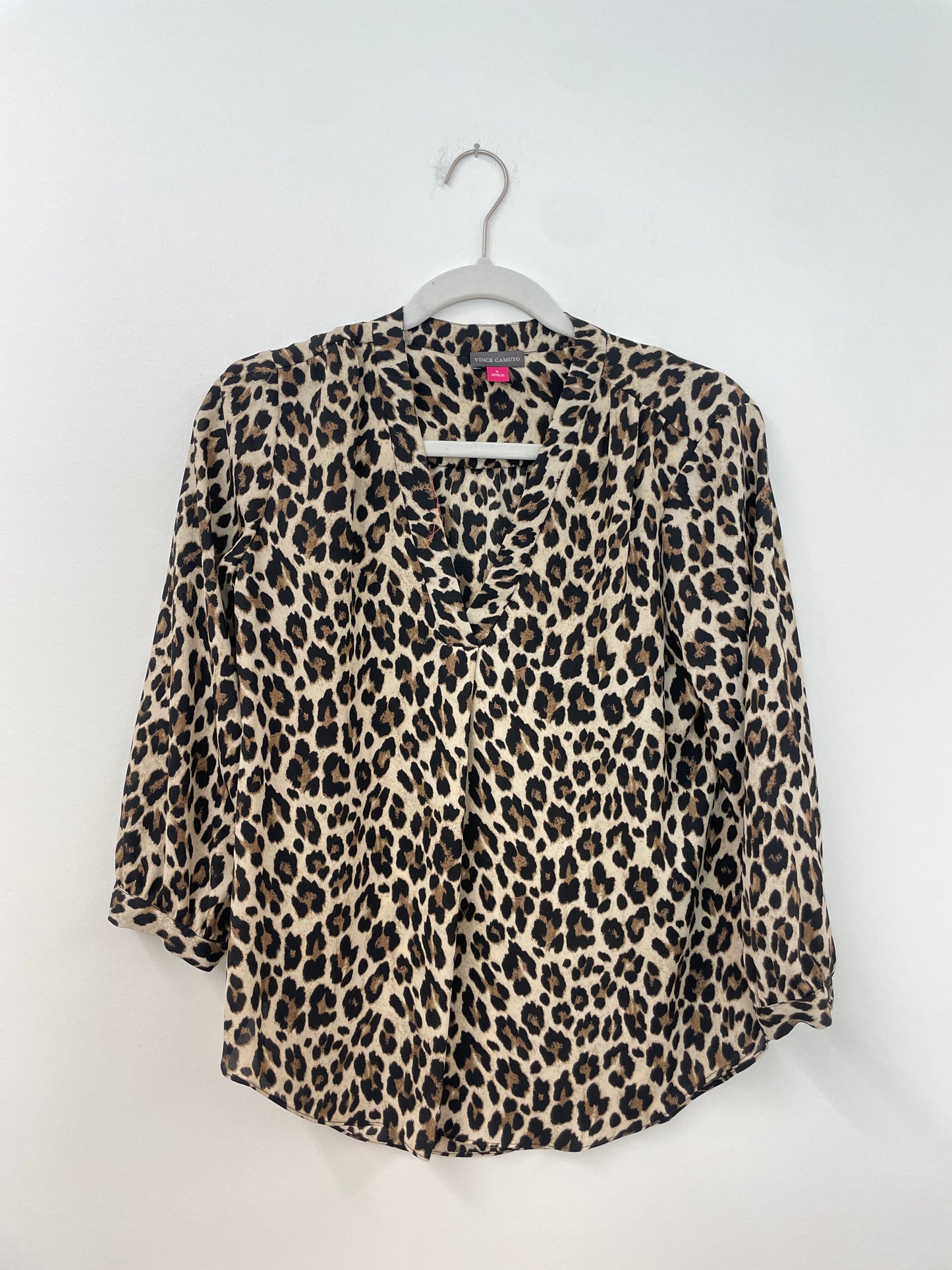 Vince Camuto 3/4 sleeve v neck blouse Size S / EUC