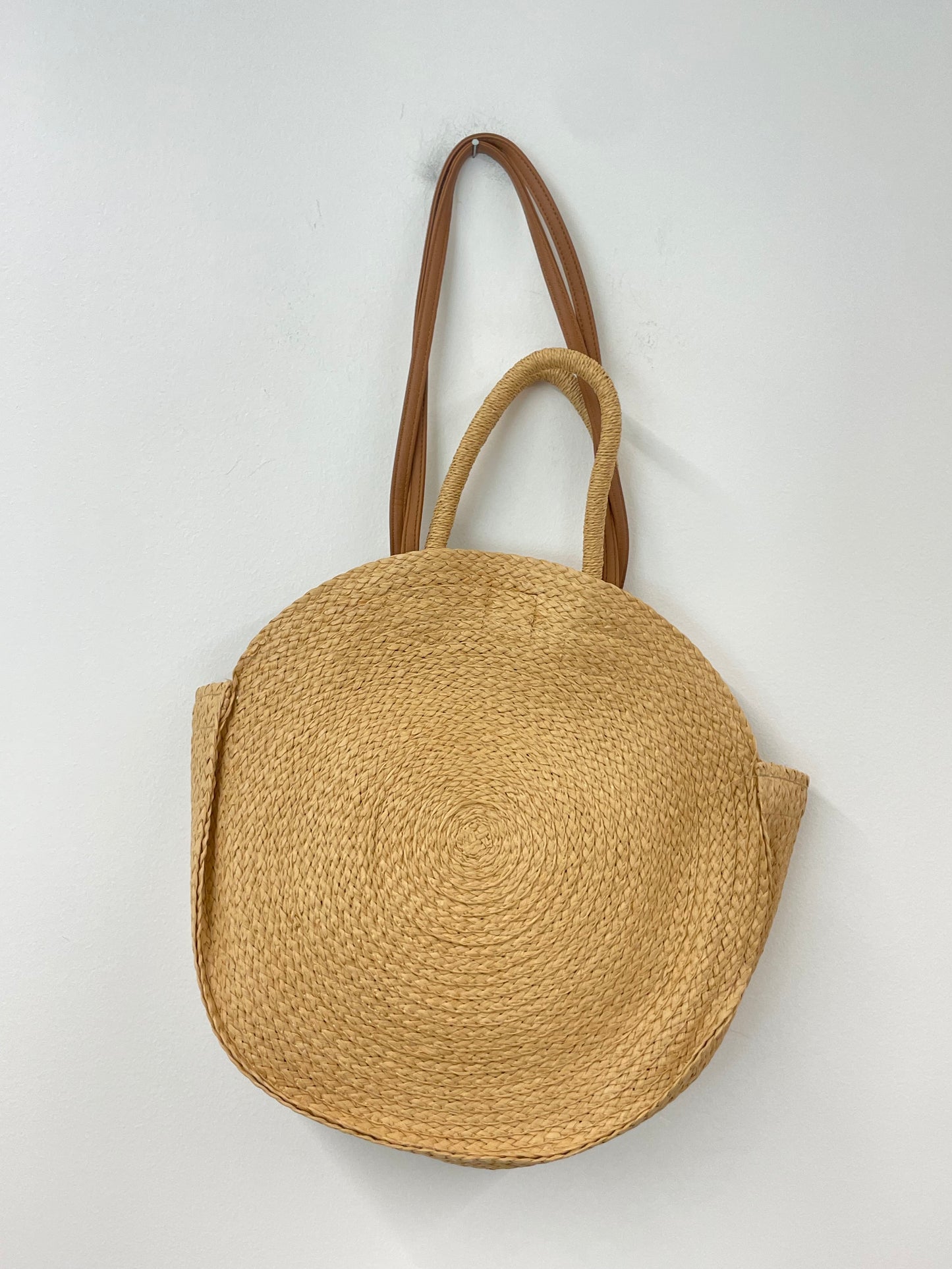 Time and Tru circle straw tote