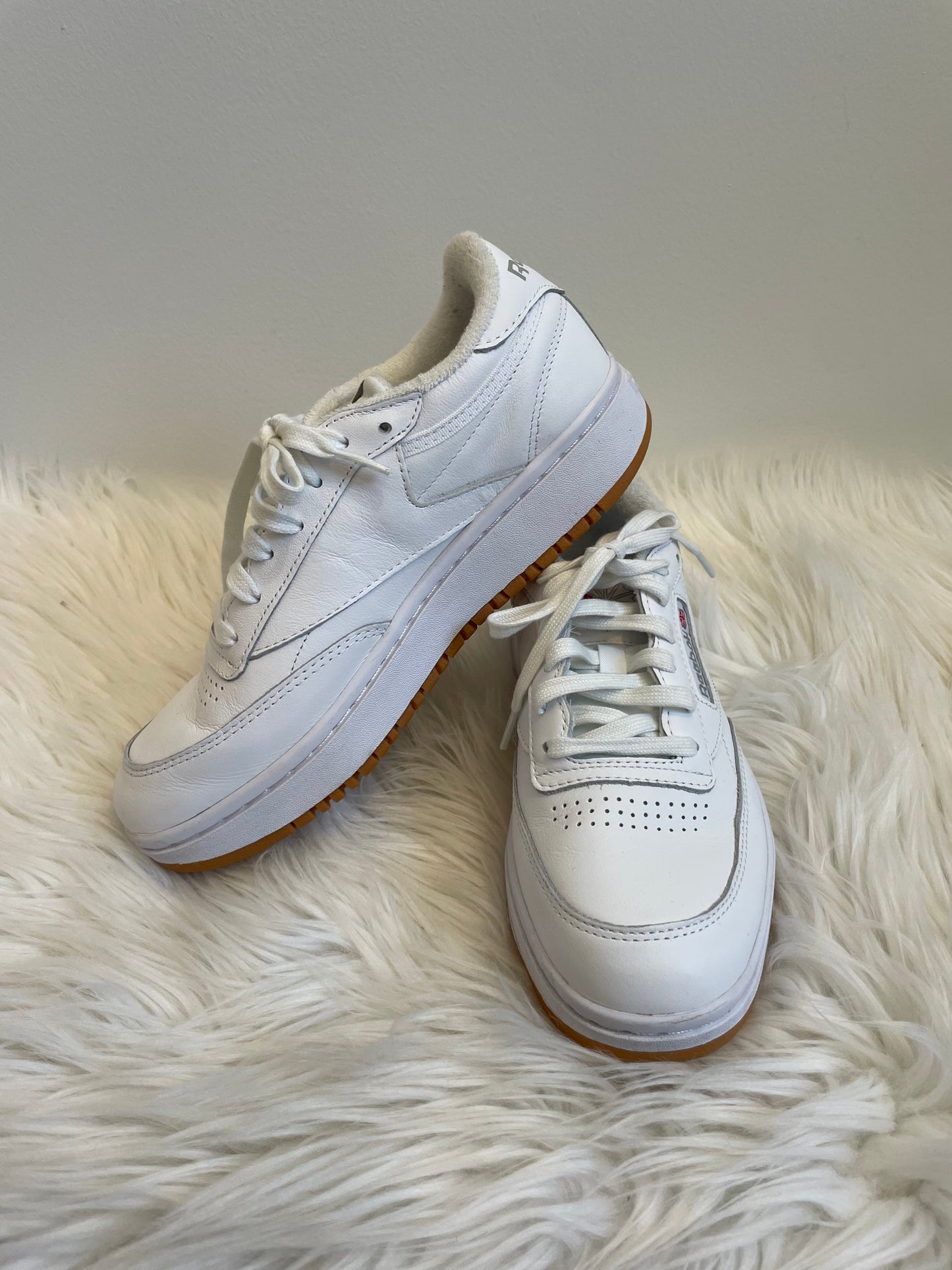 Reebok white sneakers Size 8.5