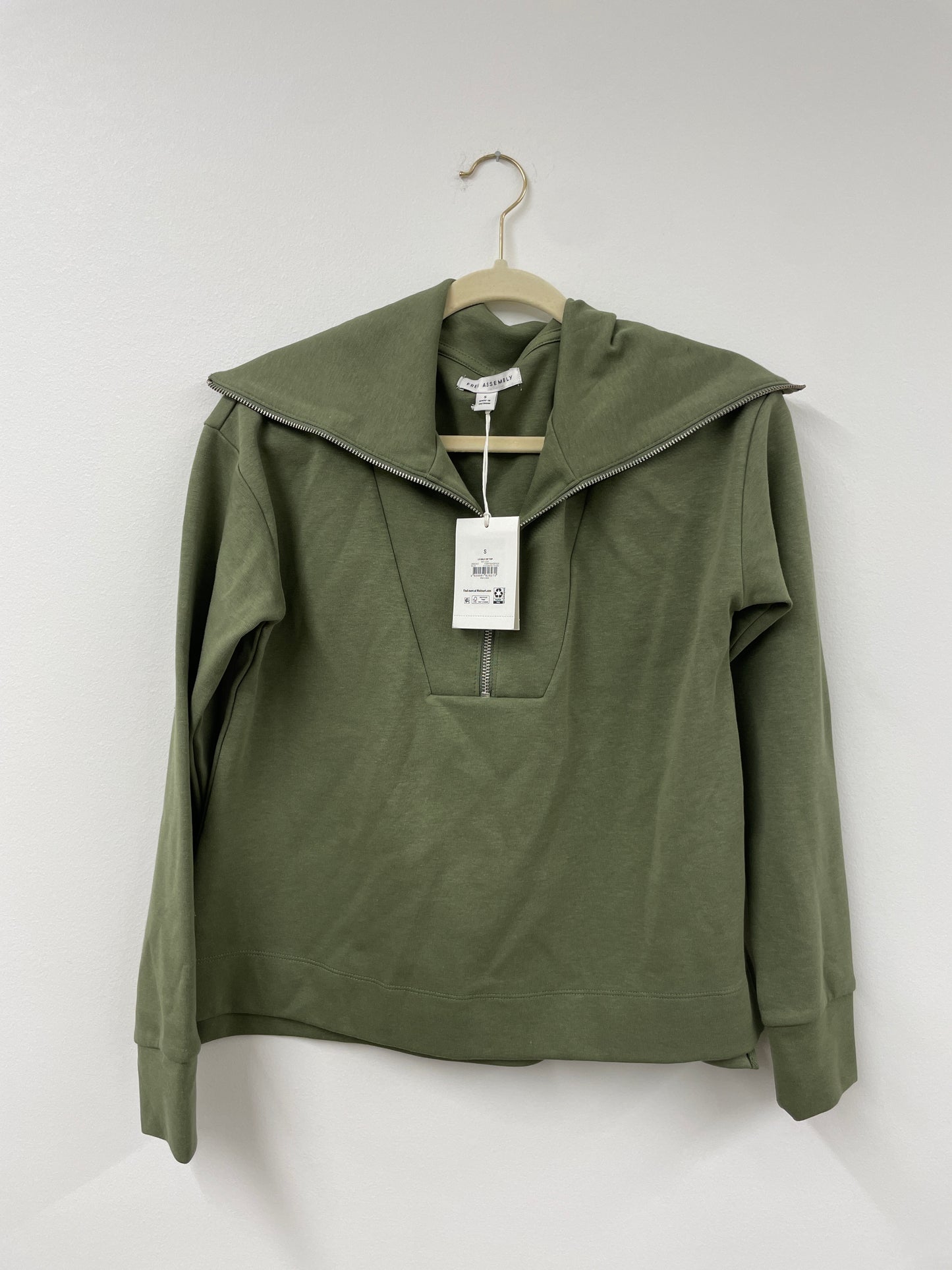Free Assembly matching pullover sweatshirt & cargo pants Size S