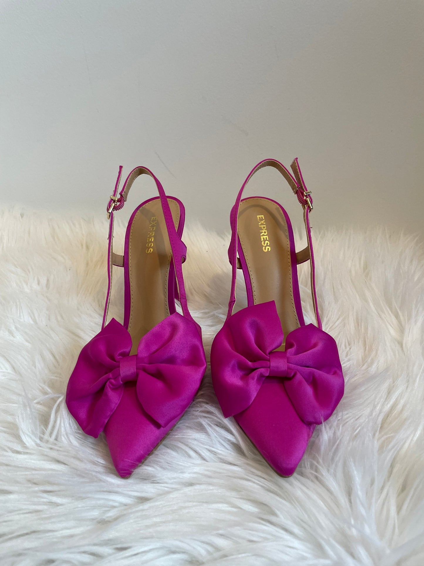 Express pointed toe bow high heels Size 7.5