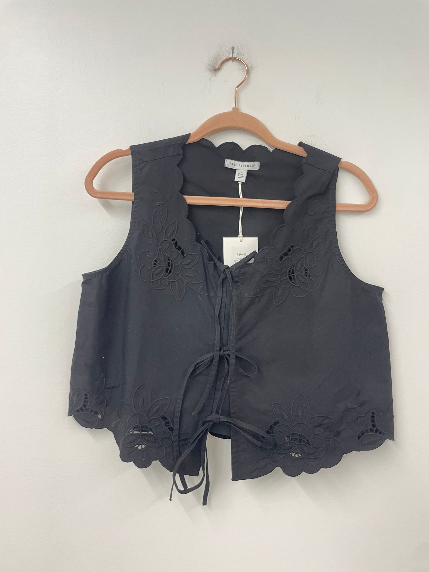 Free Assembly scoop neck top with ties Size S / NWT