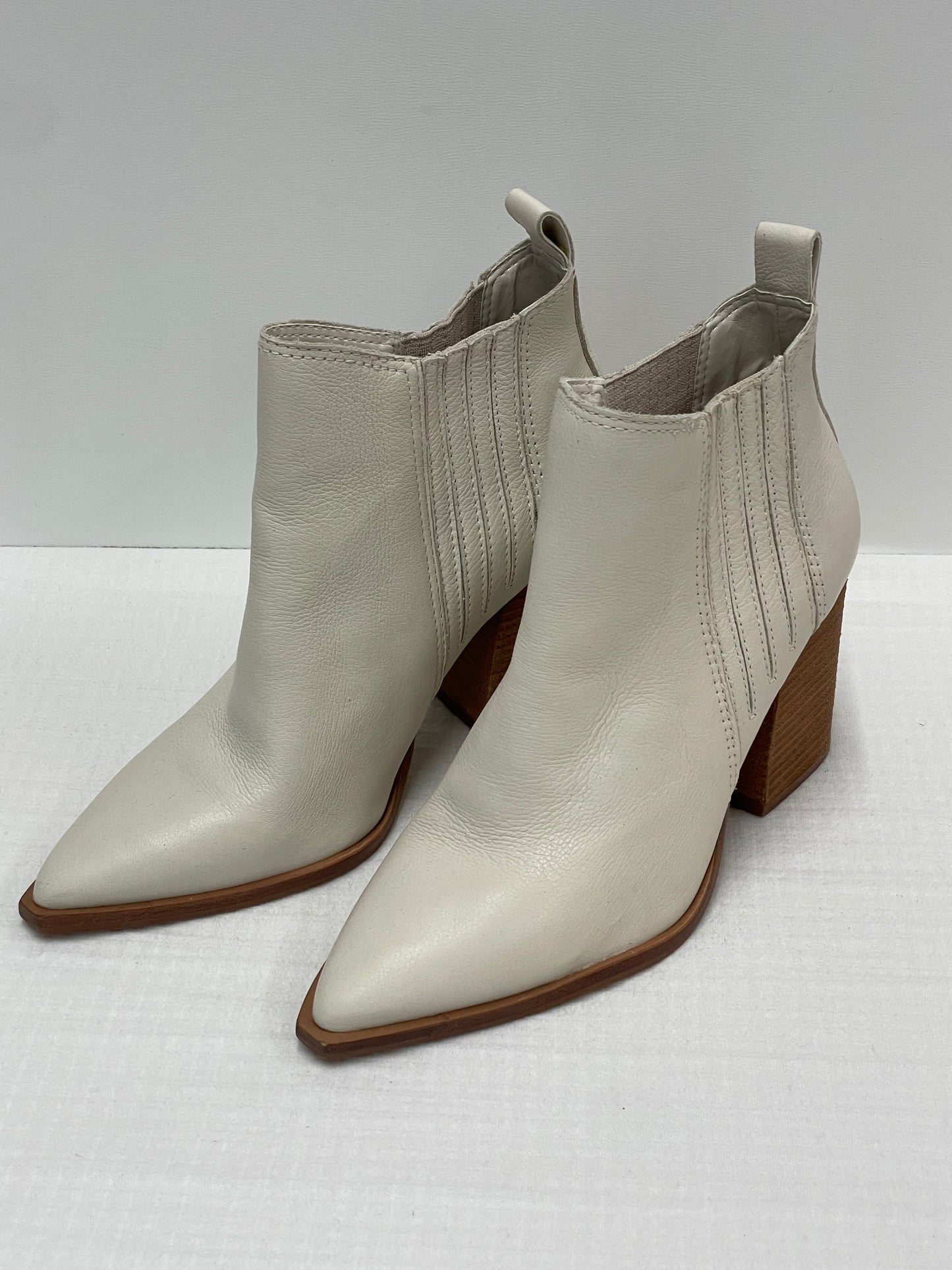 Vince Camuto booties Size 8 / NWOT