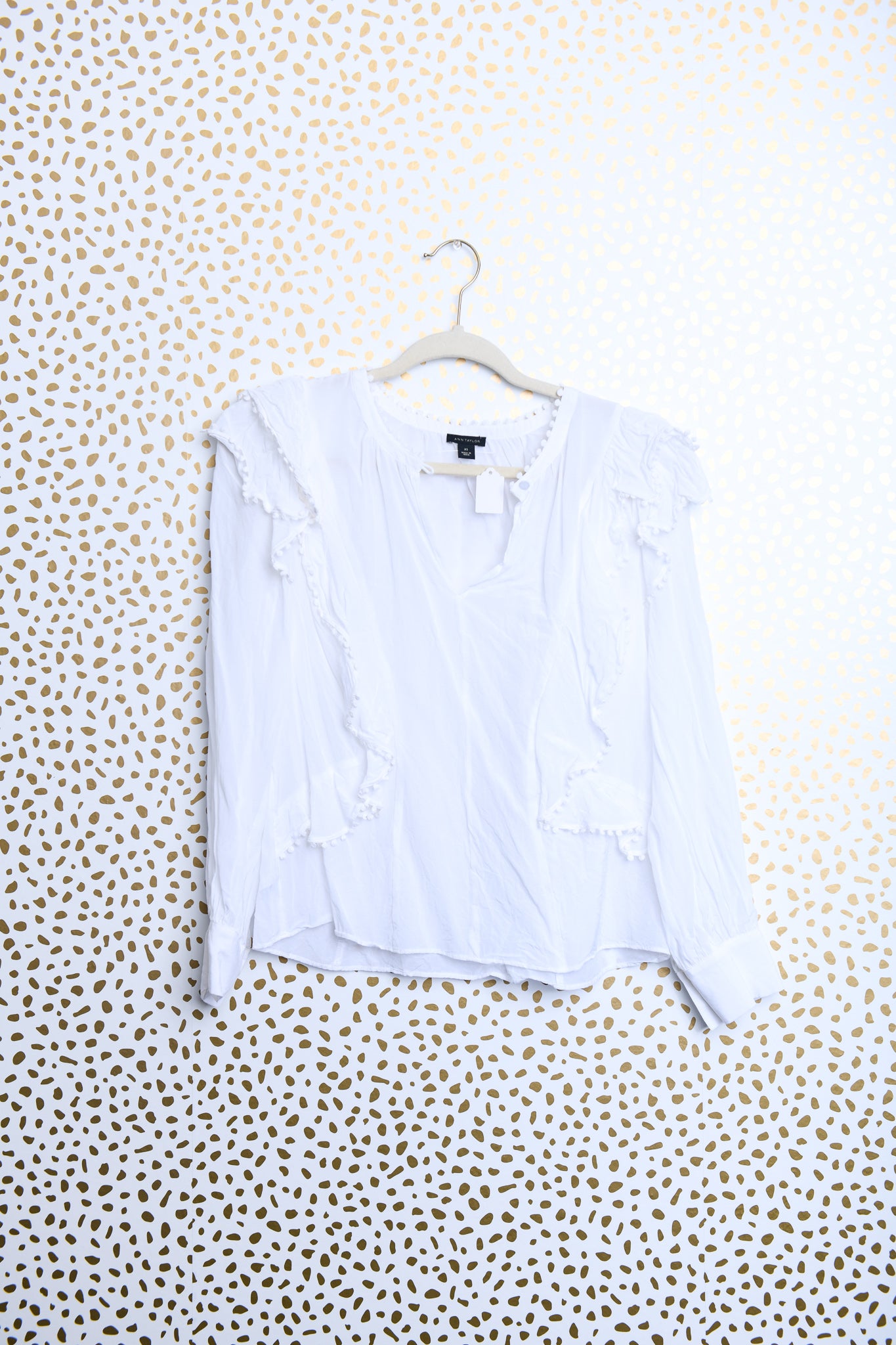 Ann Taylor white long sleeve blouse Size XS \ EUC