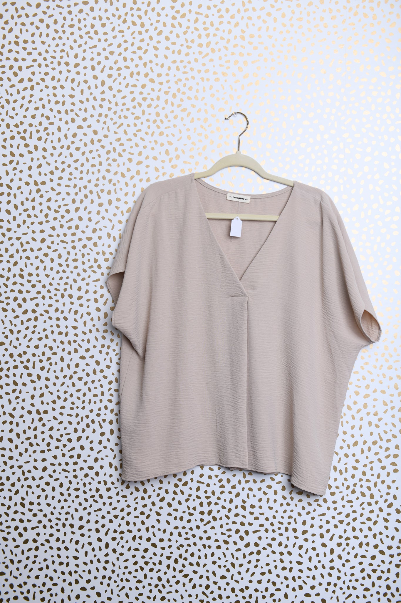 EE:Some v neck blouse Size S \ EUC