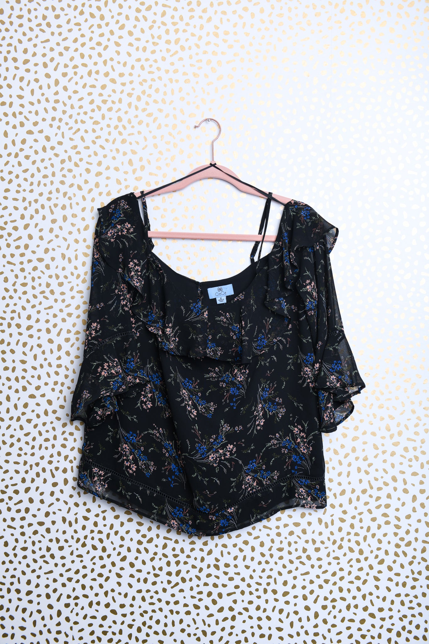 Cece ruffled 3/4 sleeve blouse\M\EUC