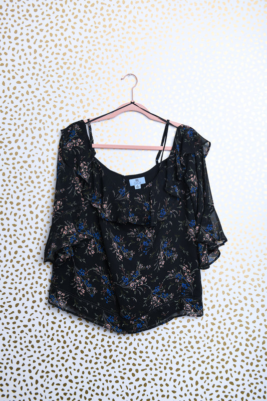 Cece ruffled 3/4 sleeve blouse\M\EUC
