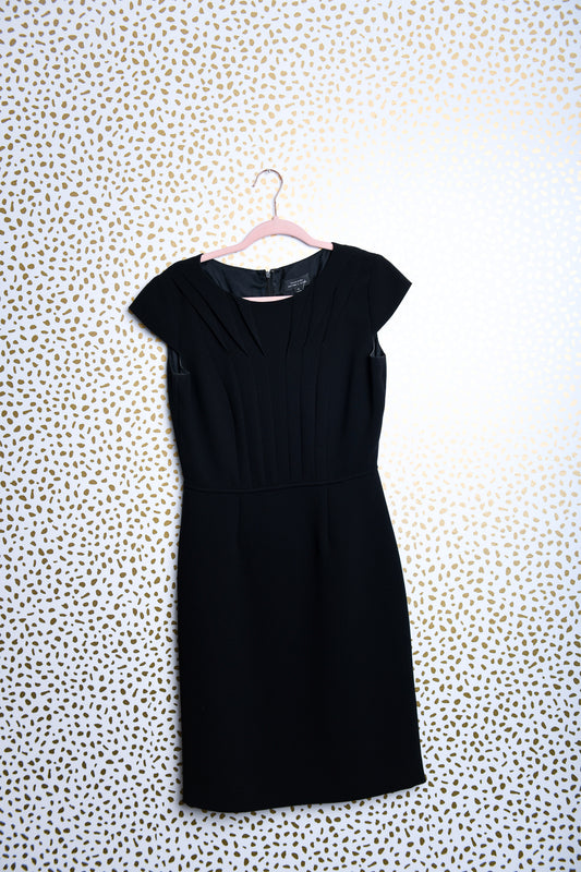 Tahari short sleeve fitted dress\4\EUC