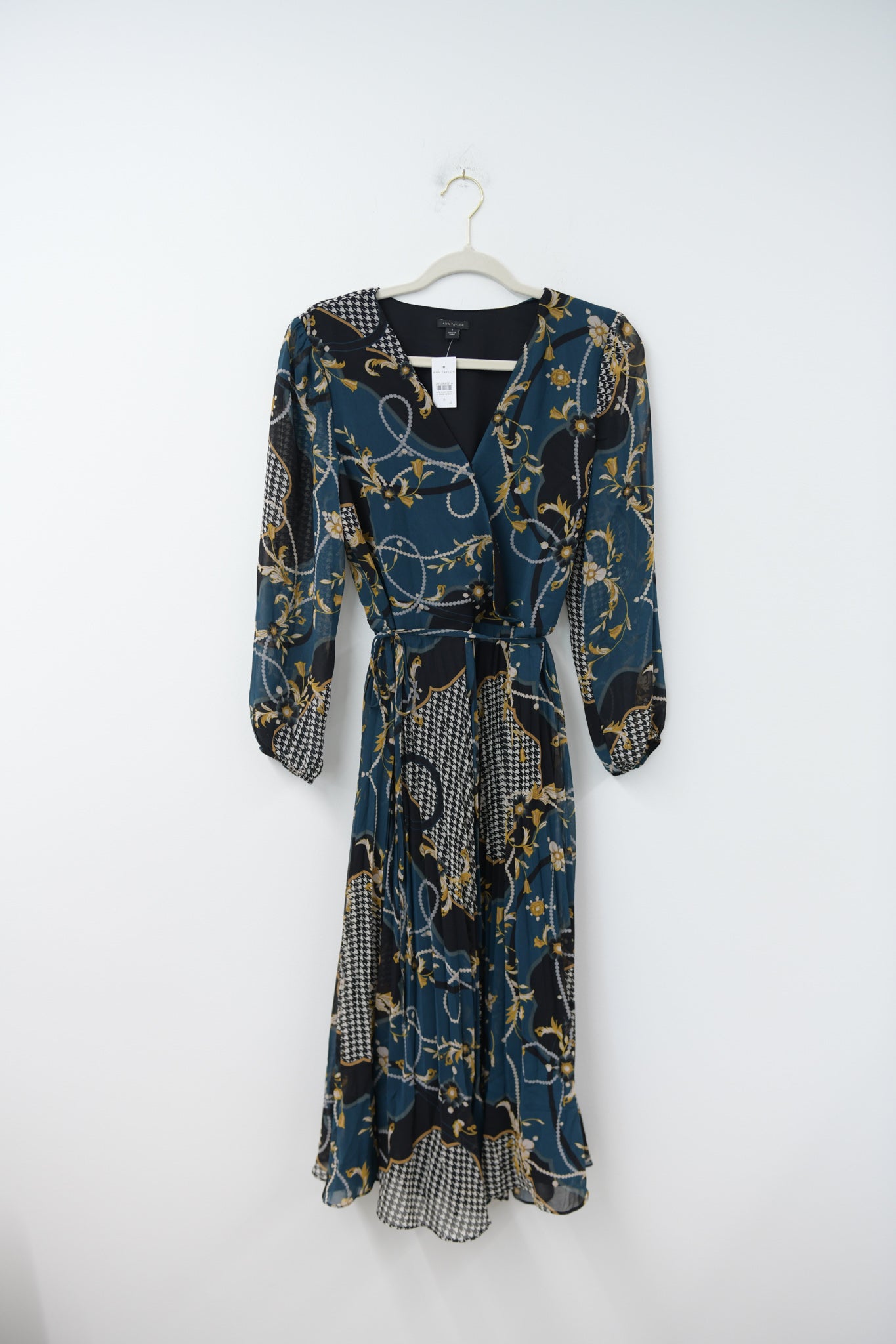 Ann Taylor long sleeve midi dress Size 6 / NWT